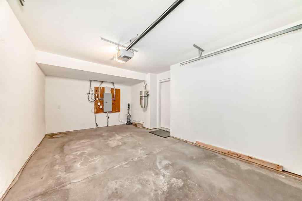 MLS® A2246712 - 1816 47 Street NW in Montgomery Calgary, Residential