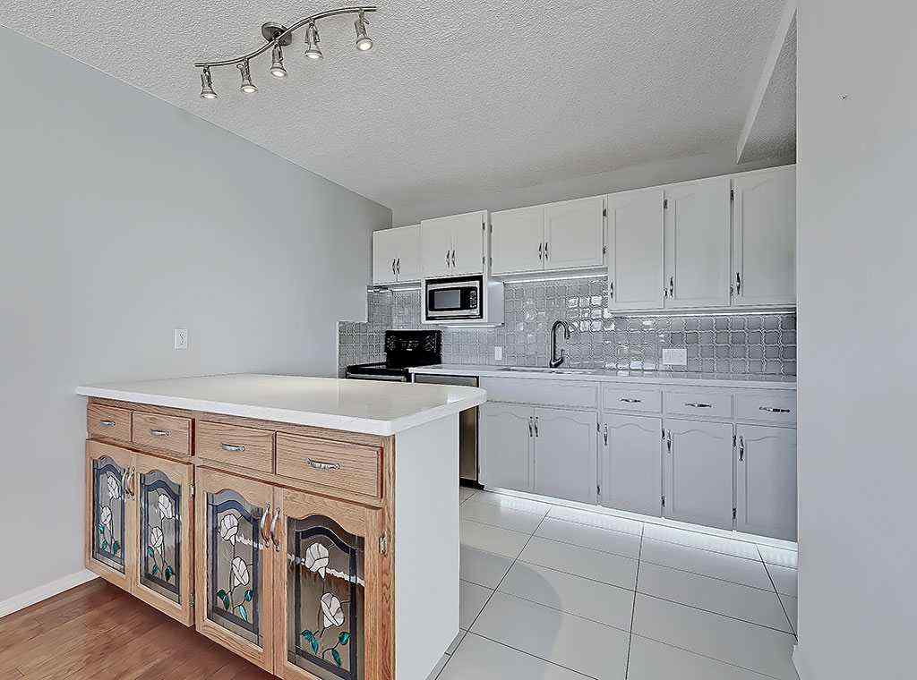 MLS® A2246717 - Unit #100 524 Cedar Crescent SW in Spruce Cliff Calgary, Residential