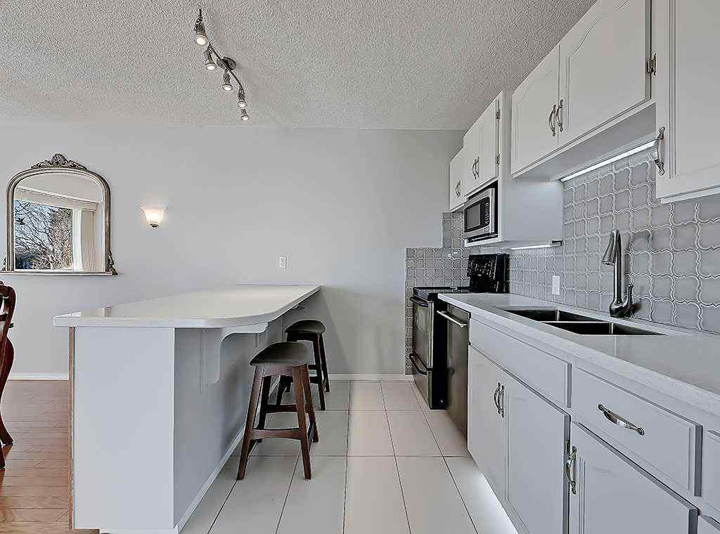 MLS® A2246717 - Unit #100 524 Cedar Crescent SW in Spruce Cliff Calgary, Residential