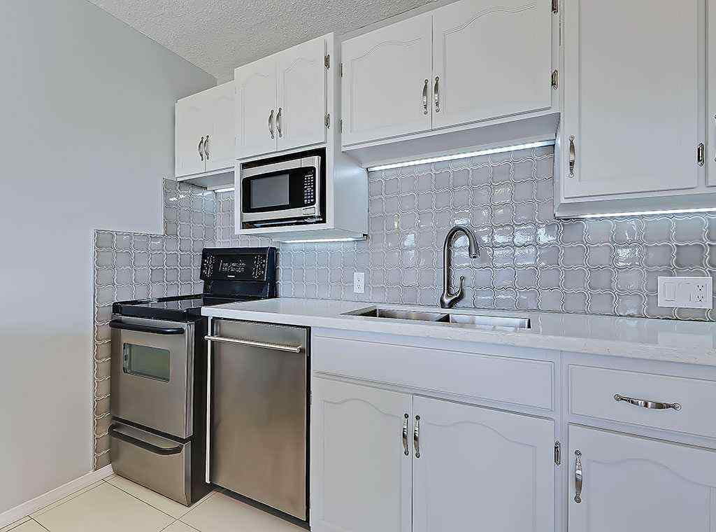 MLS® A2246717 - Unit #100 524 Cedar Crescent SW in Spruce Cliff Calgary, Residential