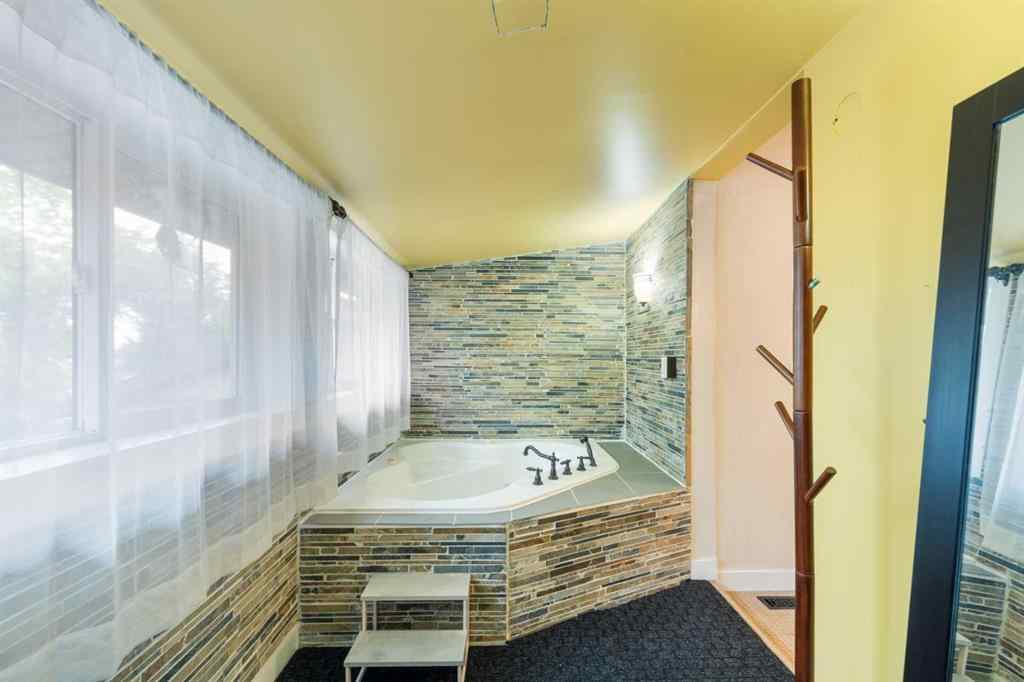 MLS® A2246738 - 80 TAYLOR Way SE in Thorburn Airdrie, Residential