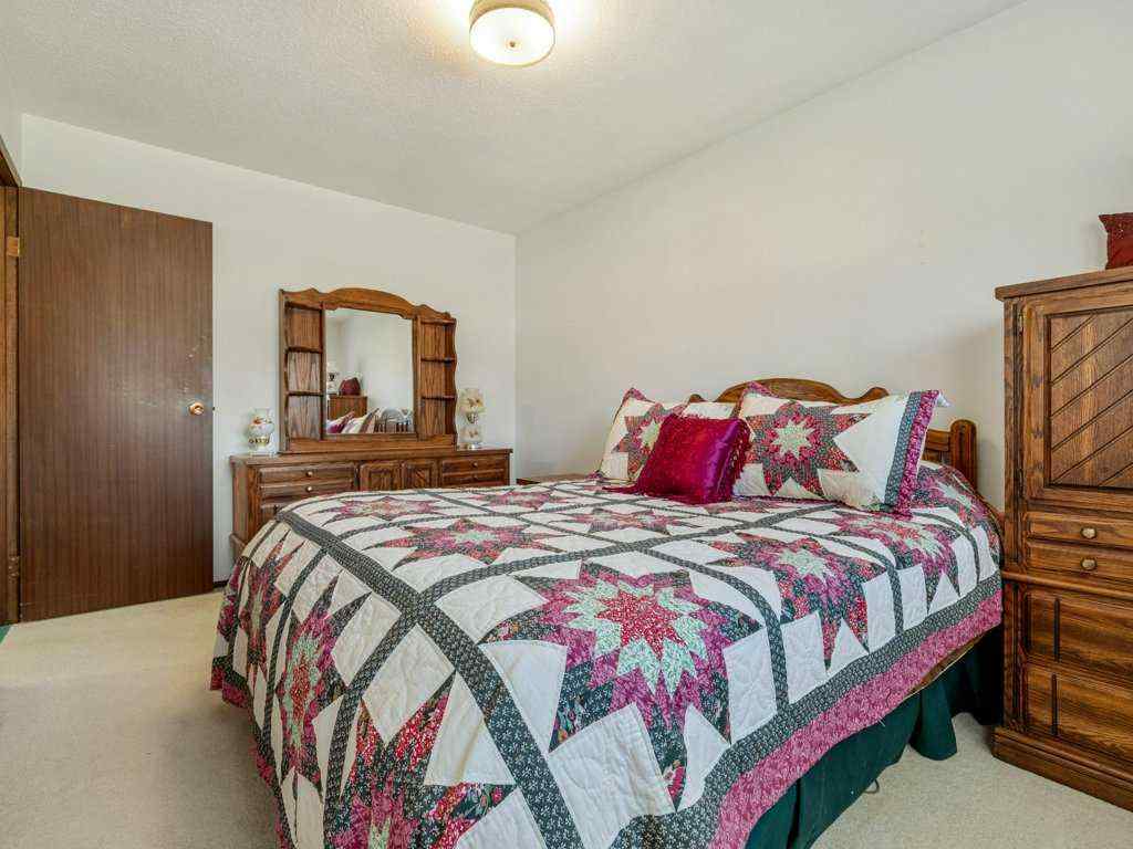 MLS® A2246746 - 220 6 Avenue NE in NONE Milk River, Residential