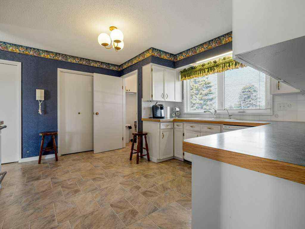 MLS® A2246746 - 220 6 Avenue NE in NONE Milk River, Residential