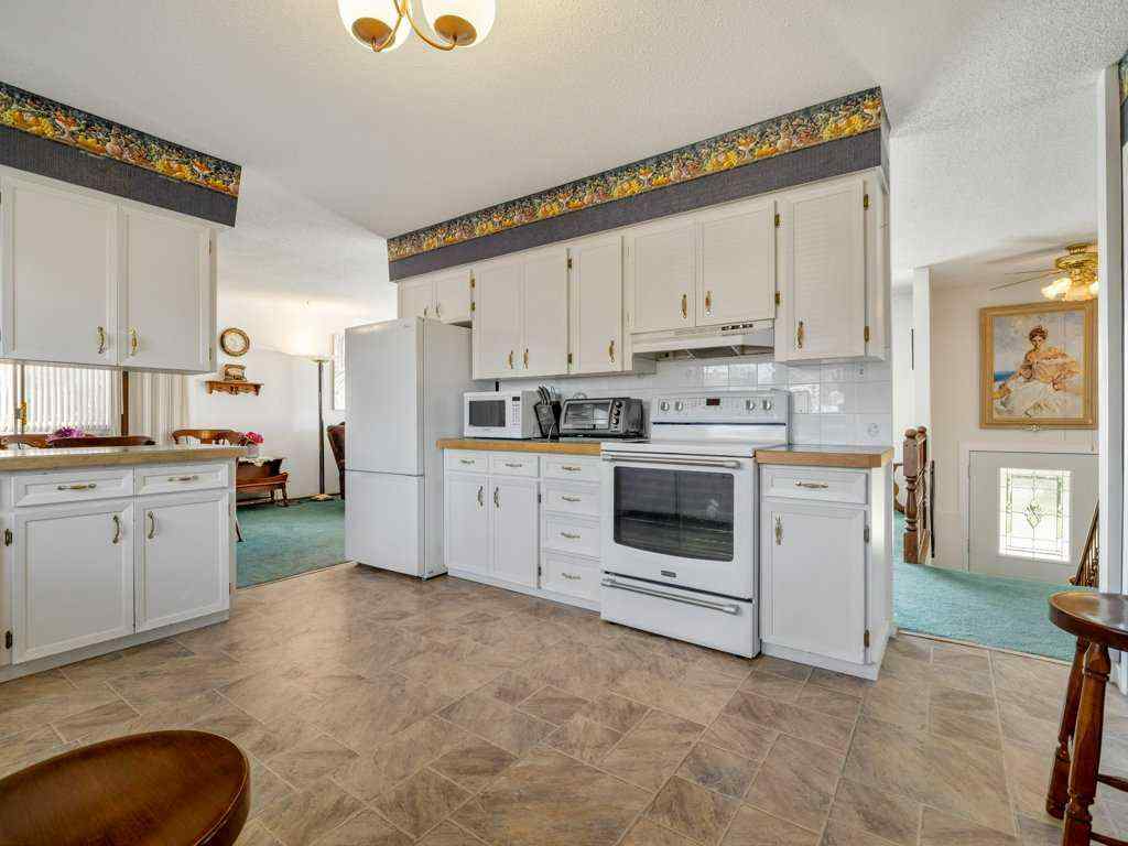 MLS® A2246746 - 220 6 Avenue NE in NONE Milk River, Residential