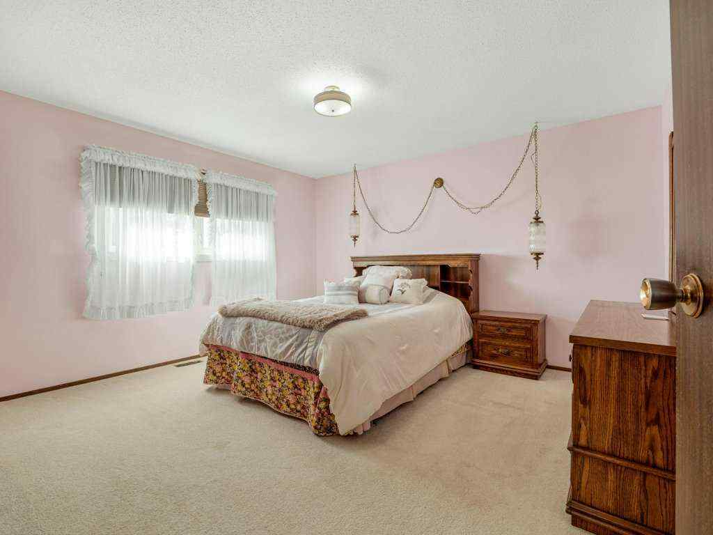 MLS® A2246746 - 220 6 Avenue NE in NONE Milk River, Residential