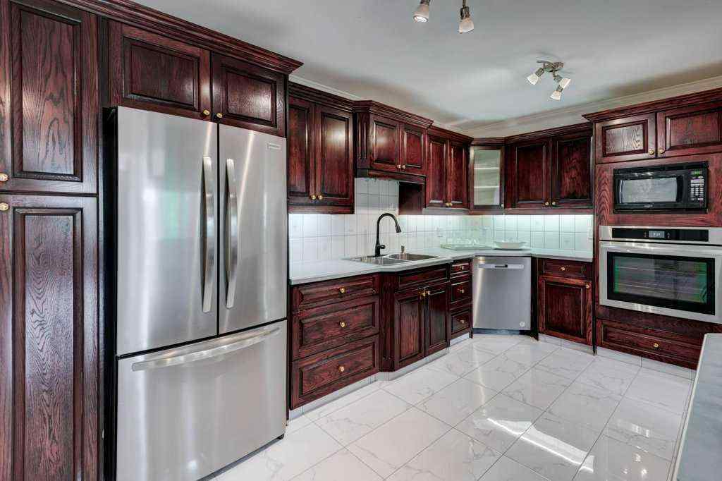 MLS® A2246781 - Unit #301 705 56 Avenue SW in Windsor Park Calgary, Residential