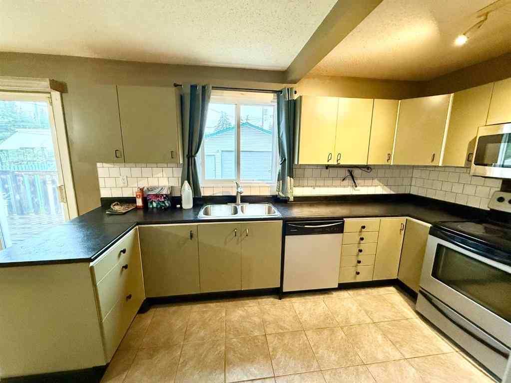 MLS® A2246786 - 160 SHERWOOD Drive  in Mountain View Hinton, Residential