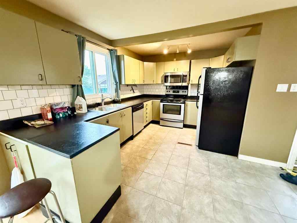 MLS® A2246786 - 160 SHERWOOD Drive  in Mountain View Hinton, Residential