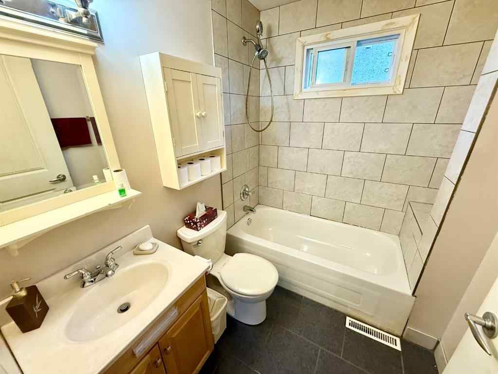 MLS® A2246786 - 160 SHERWOOD Drive  in Mountain View Hinton, Residential
