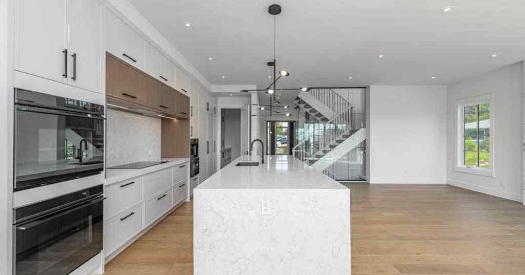 MLS® A2246791 - 2504 19A Street SW in Bankview Calgary, Residential