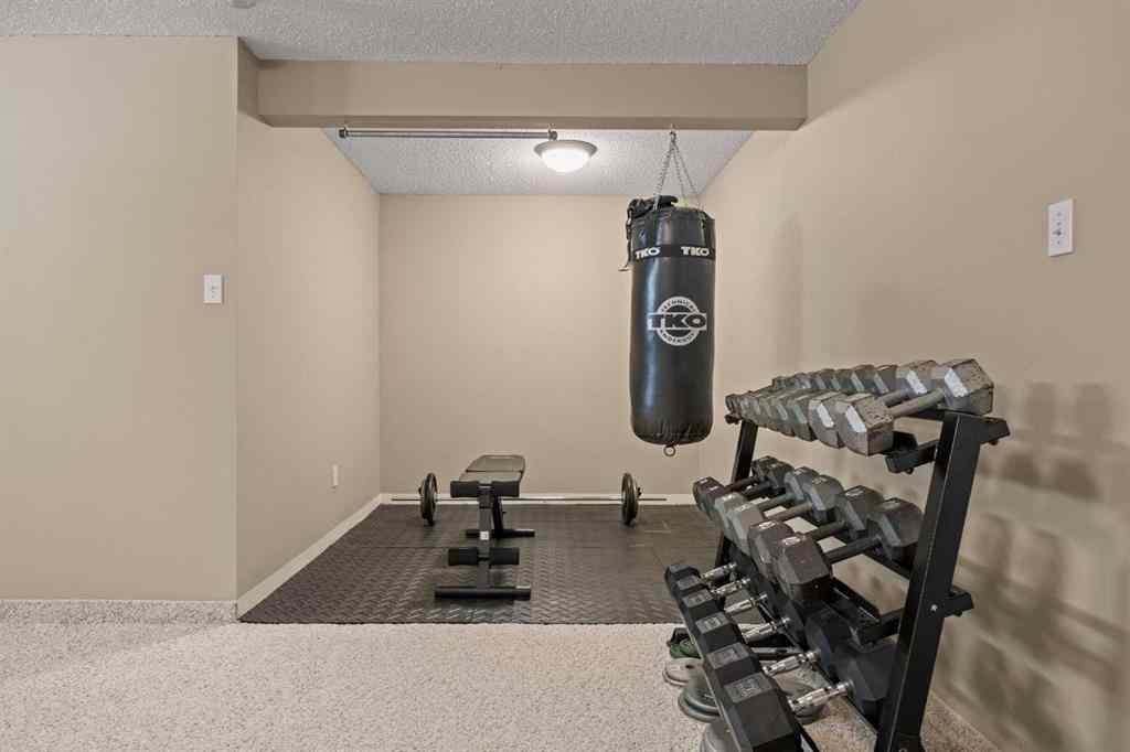 MLS® A2246831 - 71 Somercrest Close SW in Somerset Calgary, Residential