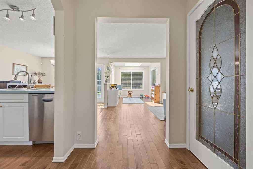 MLS® A2246831 - 71 Somercrest Close SW in Somerset Calgary, Residential