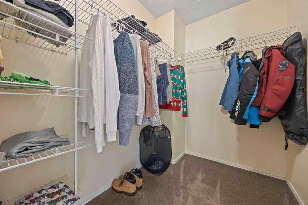 MLS® A2246831 - 71 Somercrest Close SW in Somerset Calgary, Residential