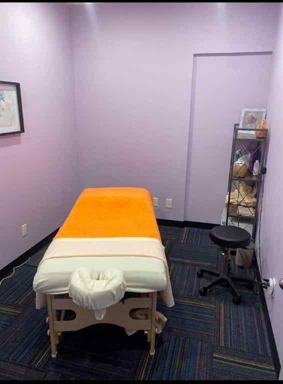 MLS® A2246840 - 208 MIDPARK Way SE in Midnapore Calgary, Commercial