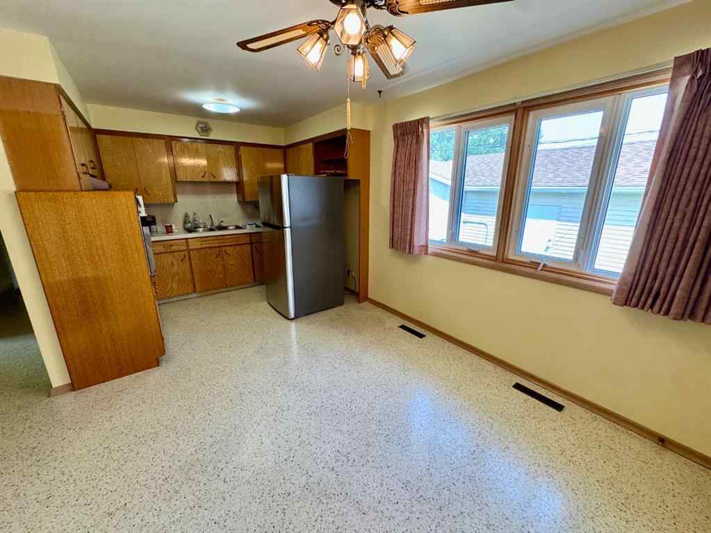 MLS® A2246842 - 1025 25 Street S in Agnes Davidson Lethbridge, Residential