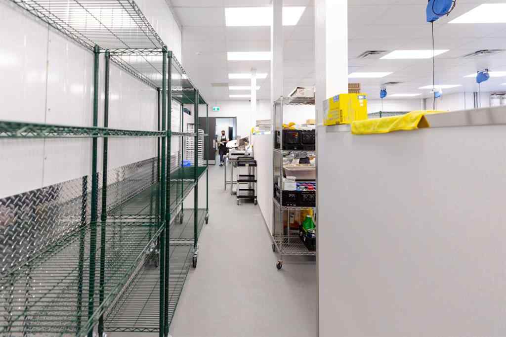 MLS® A2246910 - 4517 1 Street SE in Manchester Industrial Calgary, Commercial