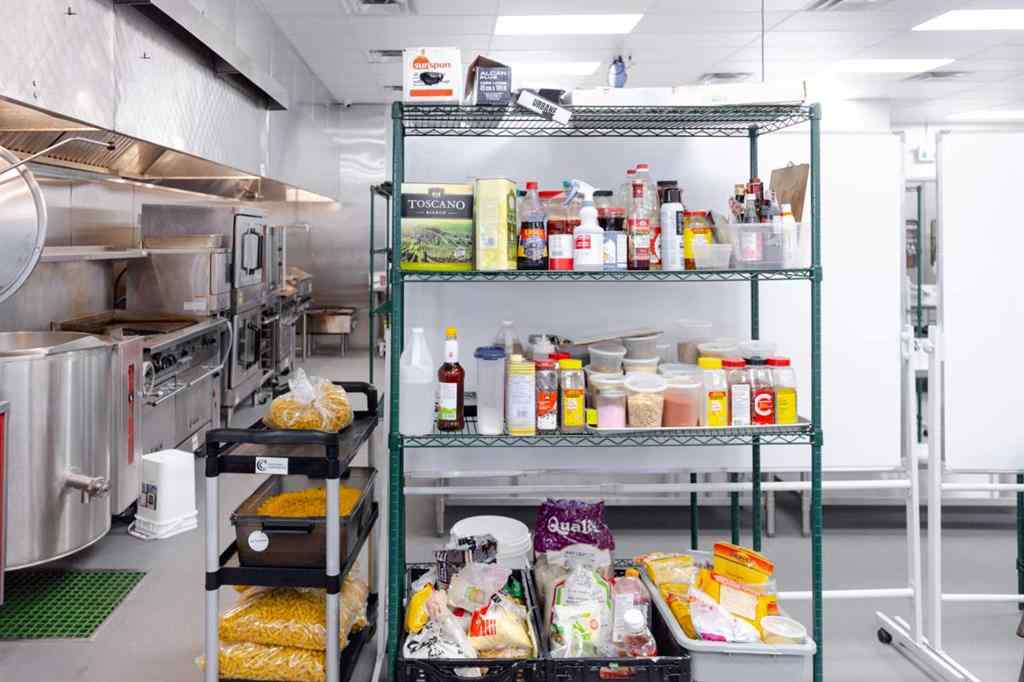 MLS® A2246910 - 4517 1 Street SE in Manchester Industrial Calgary, Commercial