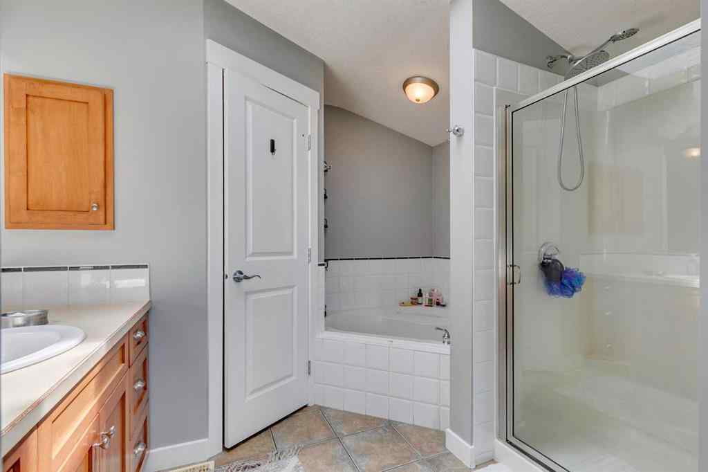 MLS® A2246943 - 276 Oakmere Close   in Westmere Chestermere, Residential