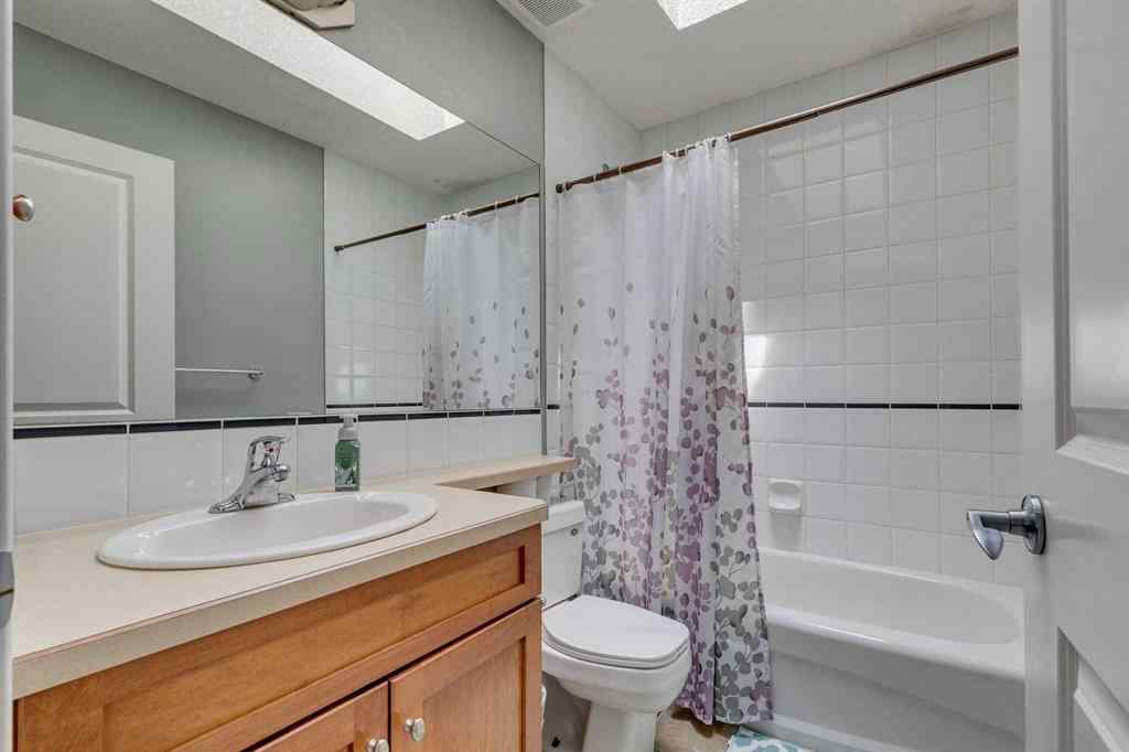 MLS® A2246943 - 276 Oakmere Close   in Westmere Chestermere, Residential
