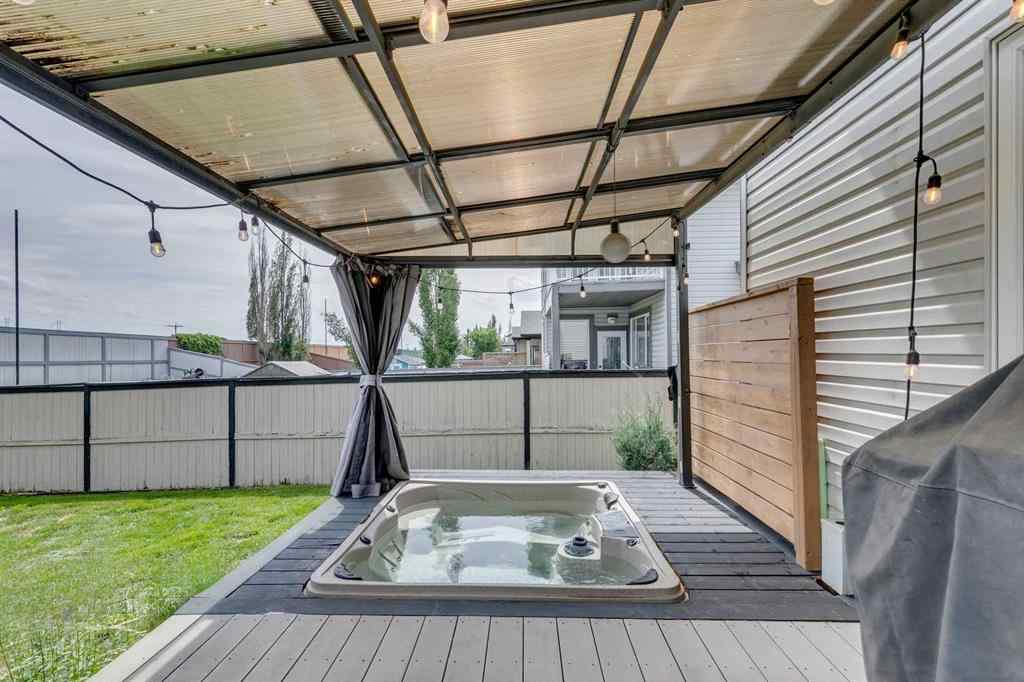 MLS® A2246943 - 276 Oakmere Close   in Westmere Chestermere, Residential