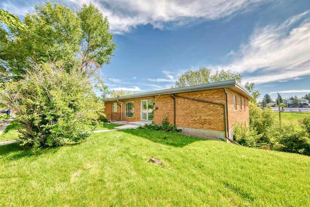 MLS® A2246949 - Unit #303 4328 4 Street NW in Highland Park Calgary, Residential