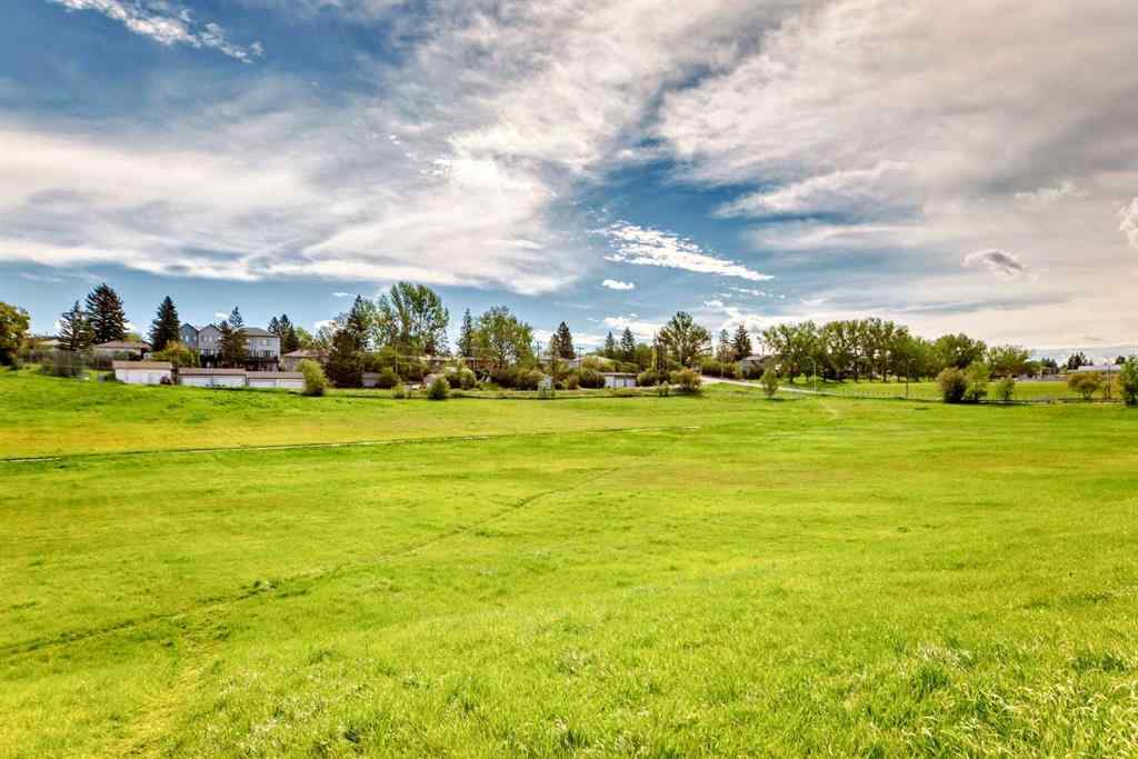 MLS® A2246949 - Unit #303 4328 4 Street NW in Highland Park Calgary, Residential