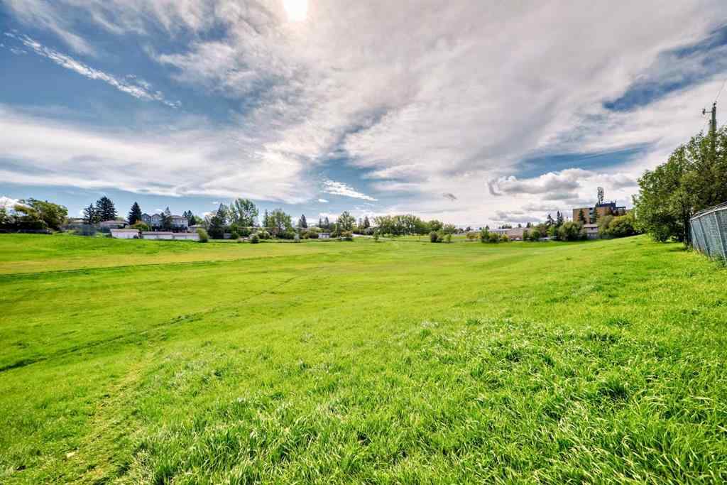 MLS® A2246949 - Unit #303 4328 4 Street NW in Highland Park Calgary, Residential