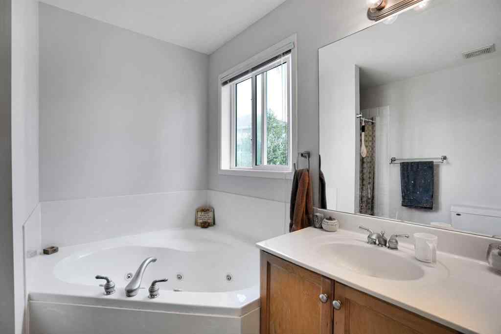 MLS® A2246956 - 521 Rocky Ridge View NW in Rocky Ridge Calgary, Residential