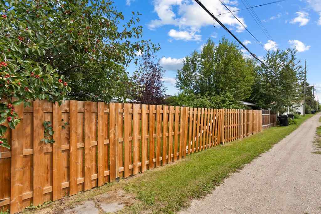 MLS® A2246969 - 5621 50 Street  in NONE Olds, Residential