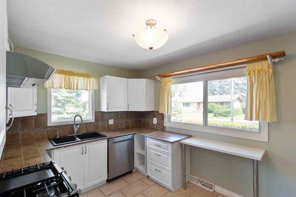 MLS® A2246969 - 5621 50 Street  in NONE Olds, Residential