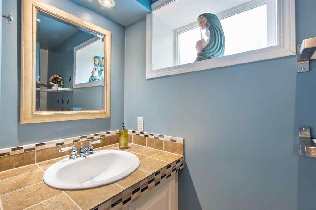 MLS® A2246969 - 5621 50 Street  in NONE Olds, Residential