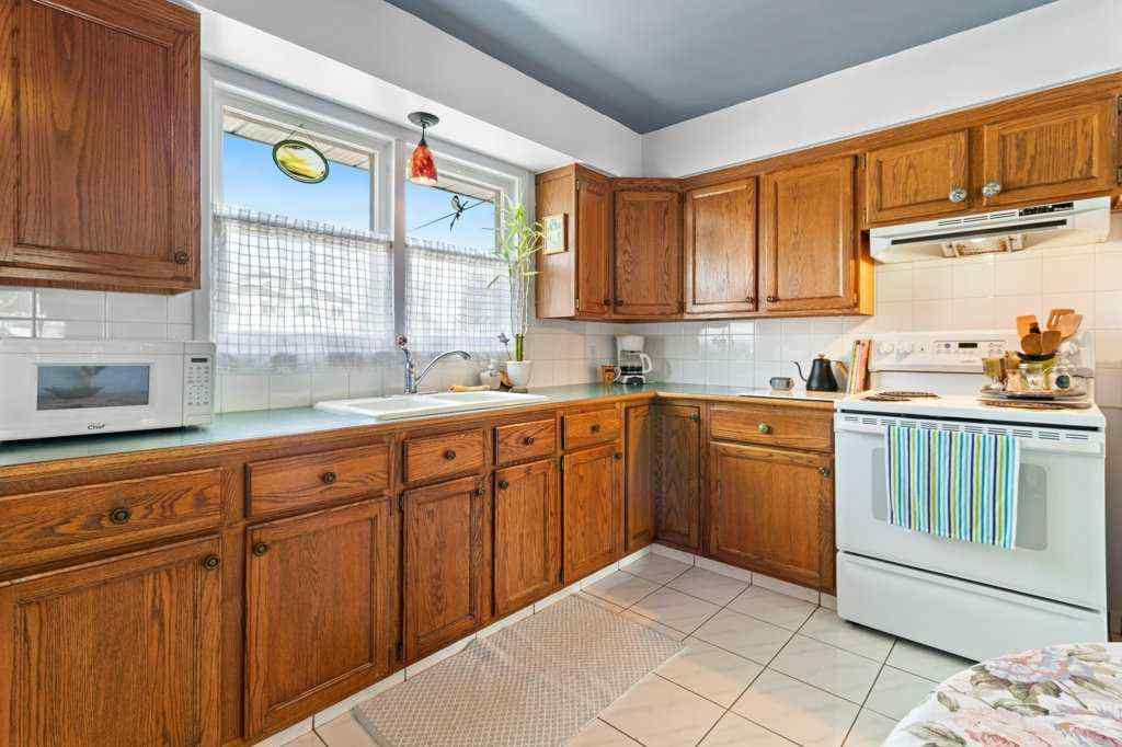 MLS® A2246985 - 3734 46 Street  in Eastview Red Deer, Residential