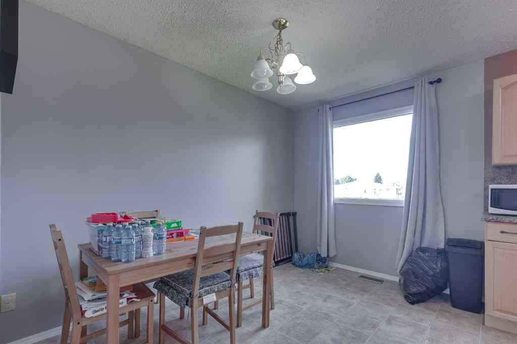 MLS® A2246988 - 5902 40 Avenue  in Grandview Stettler, Residential