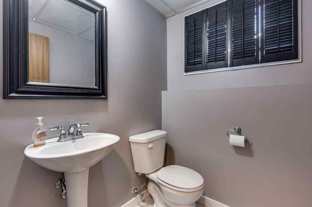 MLS® A2246988 - 5902 40 Avenue  in Grandview Stettler, Residential