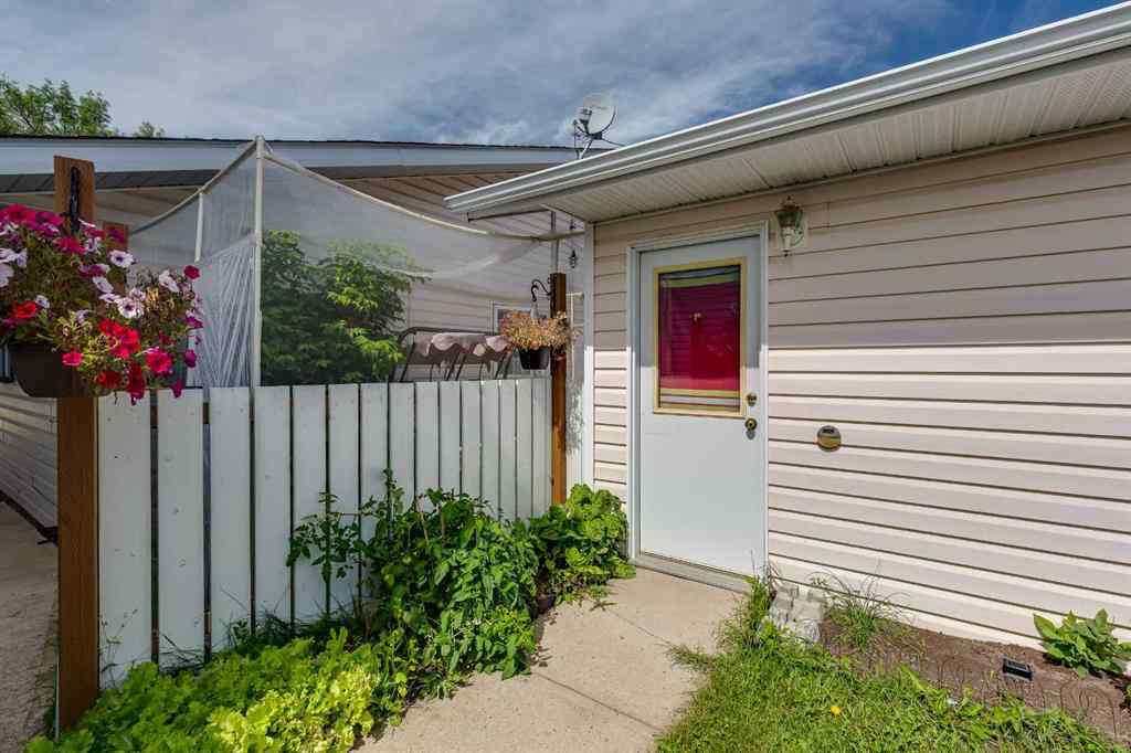 MLS® A2246992 - 5009A 53 Street  in Downtown West Stettler, Residential