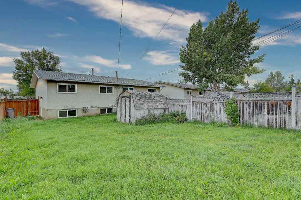 MLS® A2247005 - 11407 96A Street  in Mountview Grande Prairie, Residential