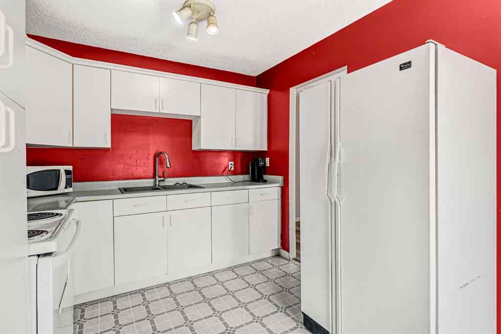 MLS® A2247005 - 11407 96A Street  in Mountview Grande Prairie, Residential