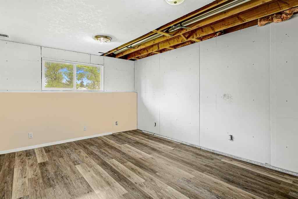 MLS® A2247005 - 11407 96A Street  in Mountview Grande Prairie, Residential