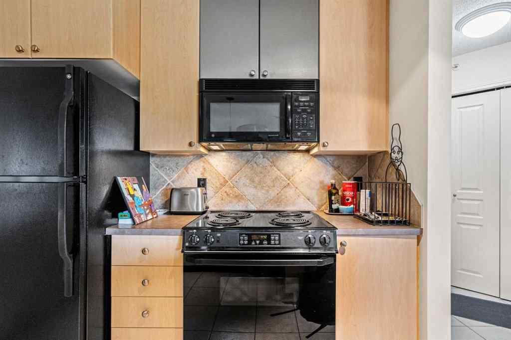 MLS® A2247016 - Unit #306 25 Richard Place SW in Lincoln Park Calgary, Residential