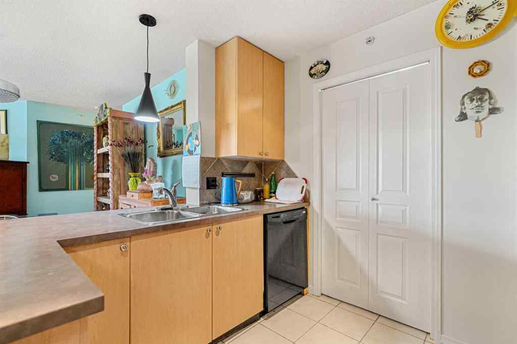 MLS® A2247016 - Unit #306 25 Richard Place SW in Lincoln Park Calgary, Residential