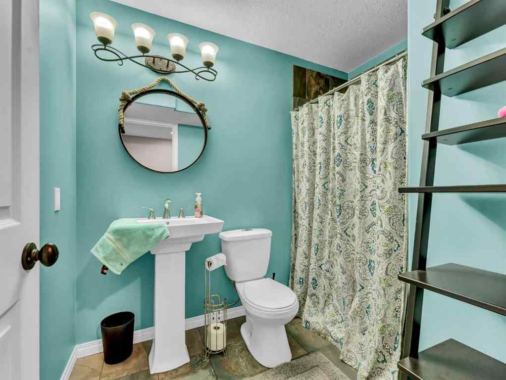 MLS® A2247032 - 246 Somerset Road SE in Southland Medicine Hat, Residential
