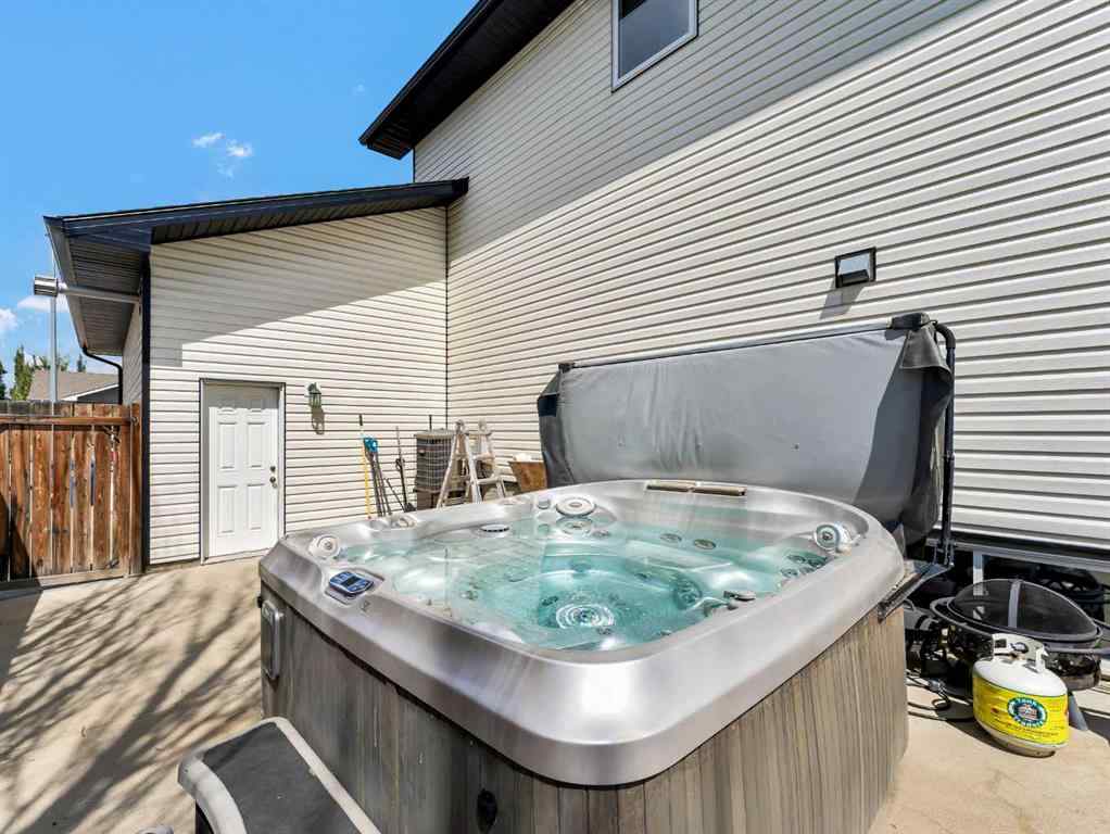 MLS® A2247032 - 246 Somerset Road SE in Southland Medicine Hat, Residential