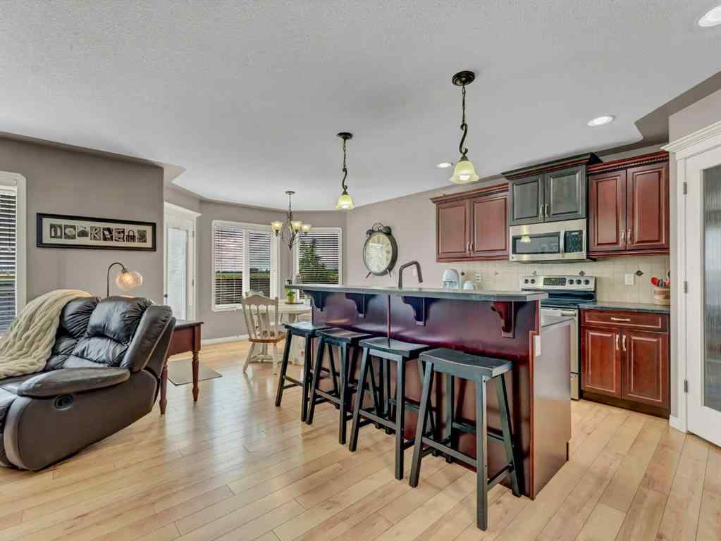 MLS® A2247032 - 246 Somerset Road SE in Southland Medicine Hat, Residential