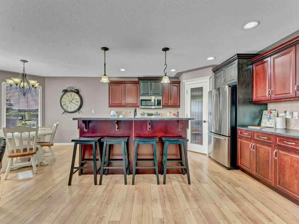 MLS® A2247032 - 246 Somerset Road SE in Southland Medicine Hat, Residential