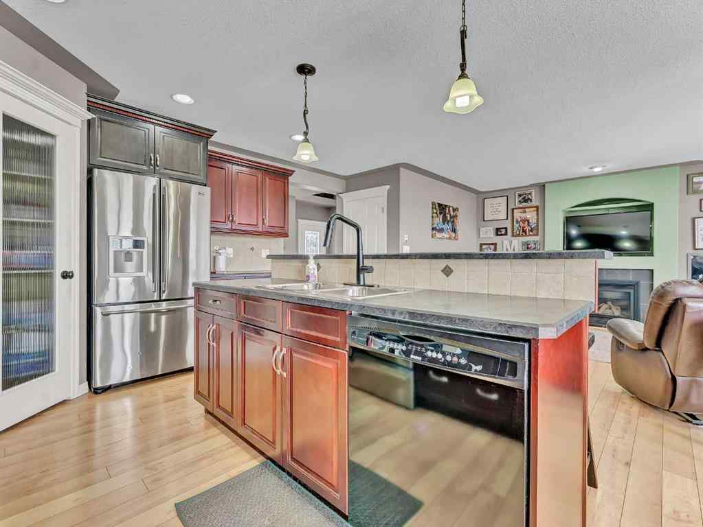 MLS® A2247032 - 246 Somerset Road SE in Southland Medicine Hat, Residential
