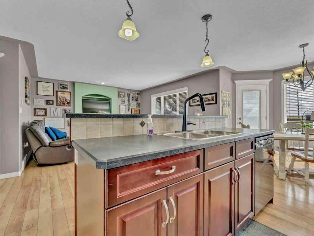 MLS® A2247032 - 246 Somerset Road SE in Southland Medicine Hat, Residential