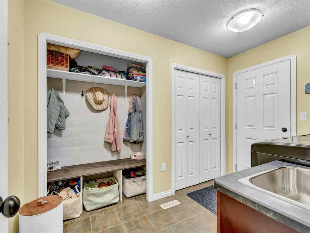 MLS® A2247032 - 246 Somerset Road SE in Southland Medicine Hat, Residential