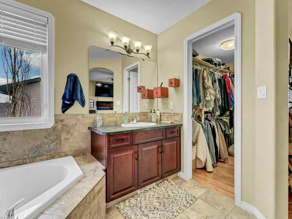 MLS® A2247032 - 246 Somerset Road SE in Southland Medicine Hat, Residential