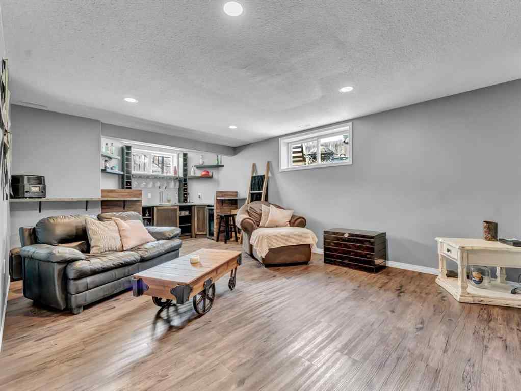 MLS® A2247032 - 246 Somerset Road SE in Southland Medicine Hat, Residential