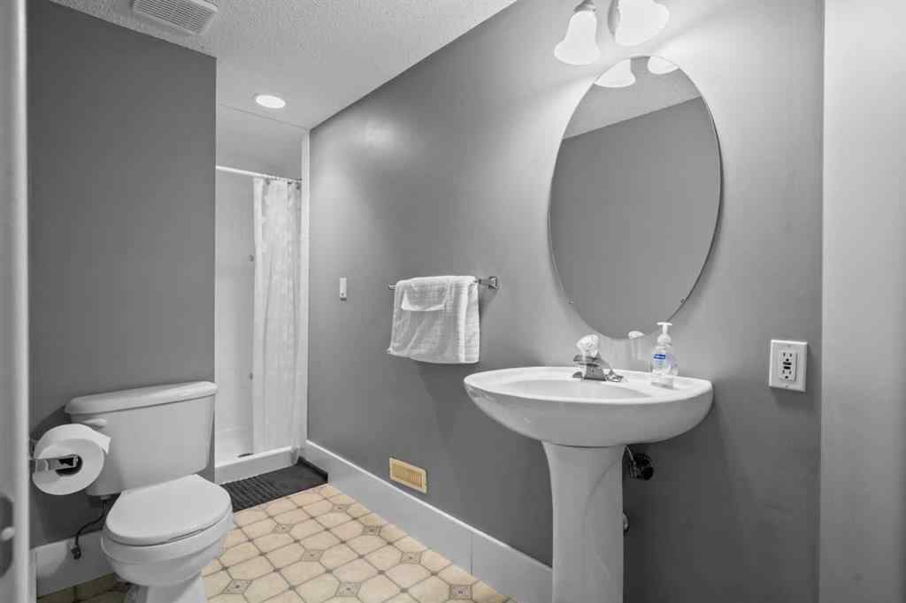 MLS® A2247040 - 3111 39 Street SW in Glenbrook Calgary, Residential